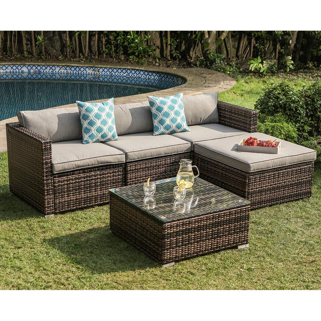COSIEST 5-Piece Outdoor Furniture All-Weather Mottlewood Brown Wicker Sectional Sofa w Warm Gray Thick Cushions, Glass-Top Coffee Table, 2 Teal Pattern Pillows for Garden, Patio